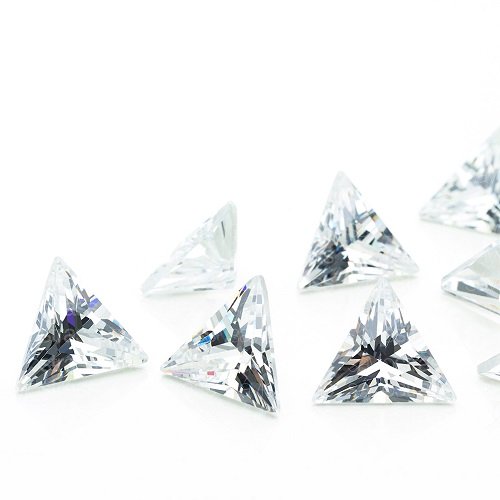 ZIRCONIA TRIANGULO AAA 10MM (1)
